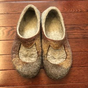 Organic Handmade Wool Cat Slippers Women’s 8.5
